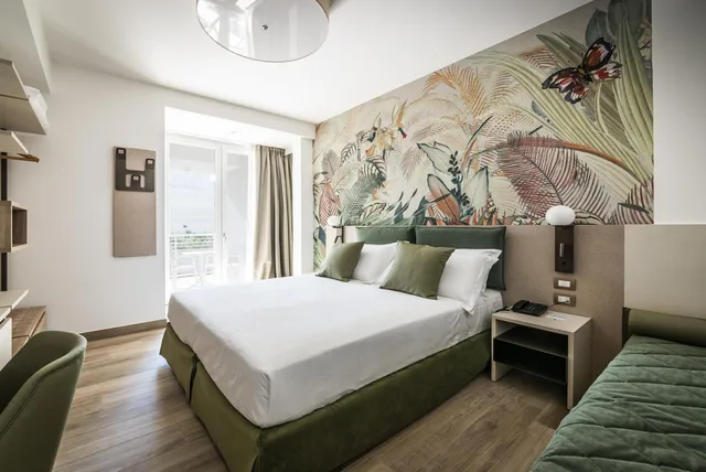 Room, Triple, Life Hotel 4/10