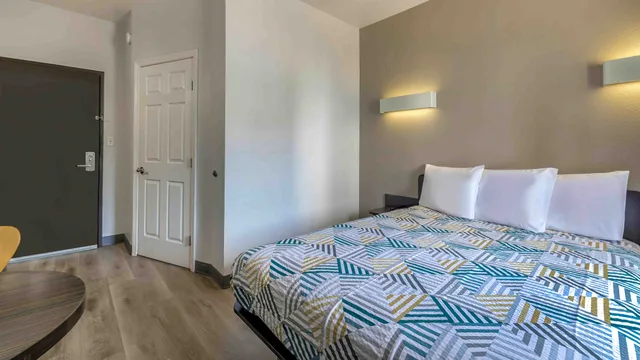 غرفة بسرير كوين لذوي الإعاقة، Motel6 Cedar Park, TX 2/3