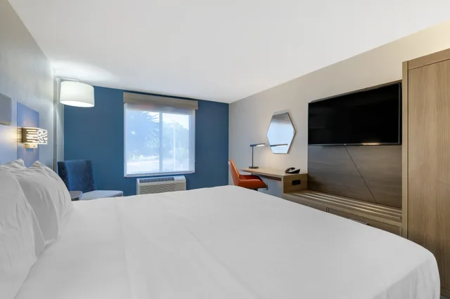 غرفة قياسية بسرير كينج، Holiday Inn Express Hotel Suites the Villages 2/10