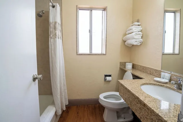 غرفة بسرير كينج لذوي الإعاقة، Om Park Inn and Suites El Cajon near San Diego 5/7