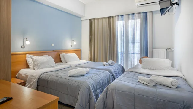 غرفة ثلاثية، Diros Hotel 5/10