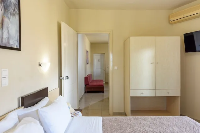 شقة بسرير مزدوج بإطلالة على البحر بغرفة نوم واحدة مع أريكة، Theo Hotel 5/10