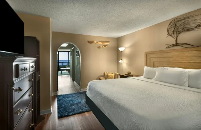 1 Bedroom, Pinnacle, Suite, King Bed, Ocean Front، Compass Cove Resort 1/2