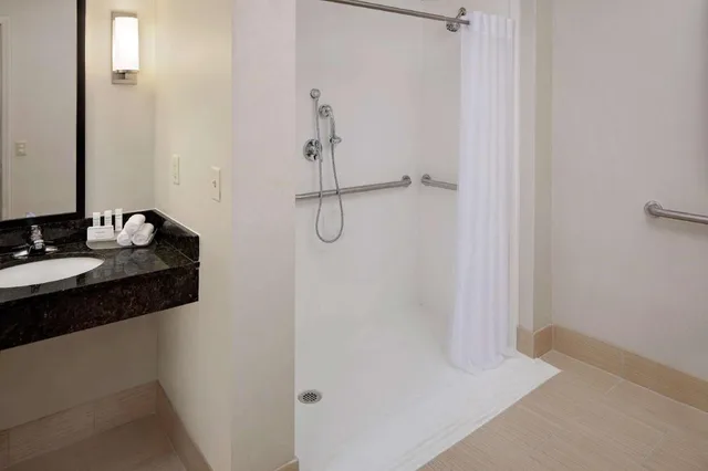 غرفة بسريرين مزدوجين وسرير كينج لذوي الإعاقة، Homewood Suites by Hilton Minneapolis Mall of America 5/5