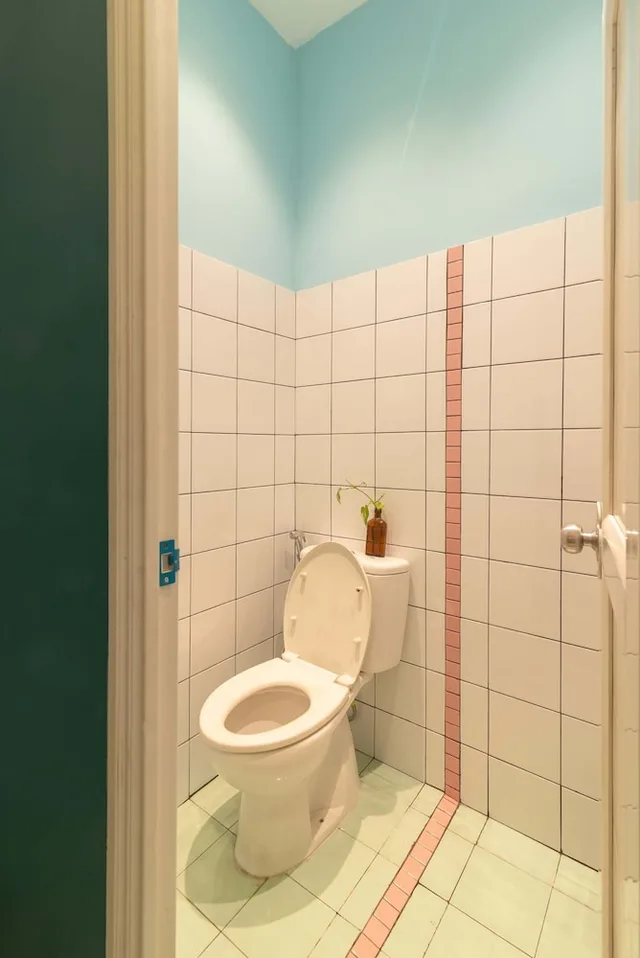 غرفة اقتصادية بسريرين منفصلين وسرير بطابقين بحمام مشترك، Wonderloft Hostel 2/2
