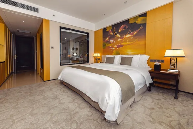 غرفة بسرير كينج وسرير كوين بشرفة، Hotels and Preference Hualing Tbilisi 4/6
