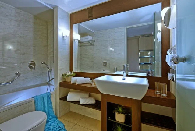 غرفة مزدوجة بسريرين منفصلين بإطلالة على البحر، Sitia Beach City Resort and Spa 9/10