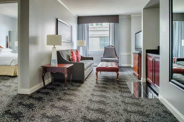 غرفة بسرير كينج لذوي الإعاقة، Embassy Suites By Hilton Portland Downtown 1/1