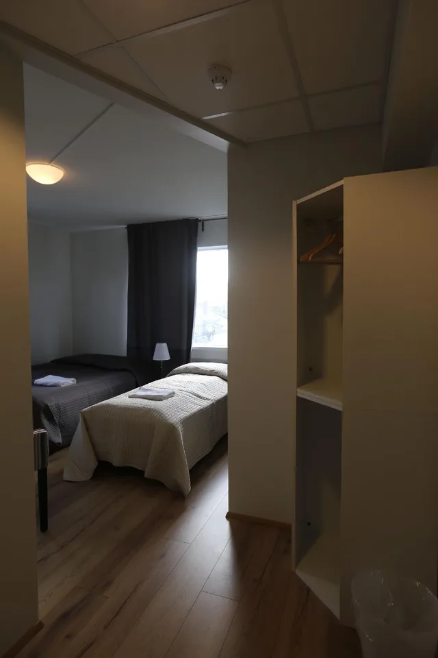 غرفة بسريرين منفصلين بحمام خاص، 100 Iceland Hotel 1/1