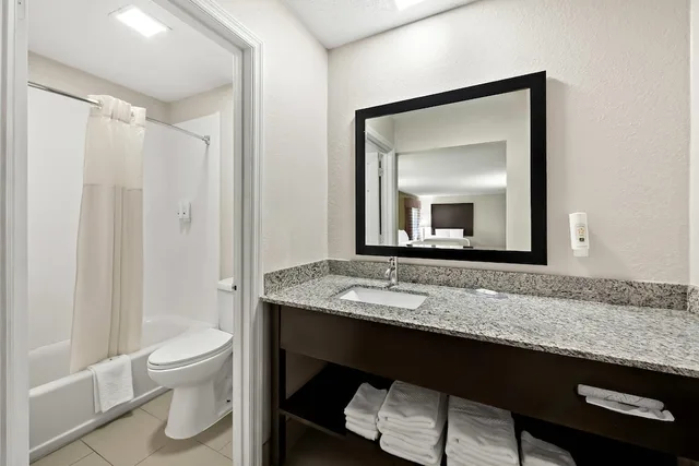Standard, 3 Queen Beds, Quality Inn Raeford, NC 5/5