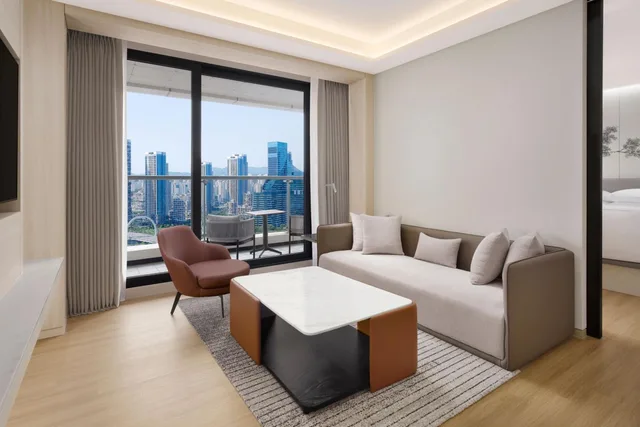 جناح تنفيذي بسريرين كينج بإطلالة على المدينة بشرفة بغرفتي نوم، Courtyard Sejong 5/7