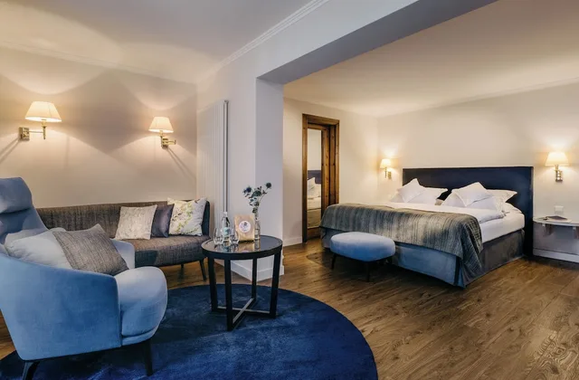 جناح عائلي بسريرين منفصلين وسرير بطابقين، Romantik Berghotel Astenkrone 1/1