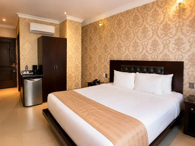 Basic, King Bed, Hotel Palacio Maya 1/10