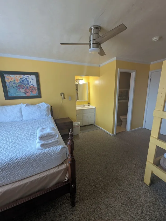 غرفة عائلية بسريرين منفصلين بحمام خاص، Inn the Clouds Hostel & Inn 3/4