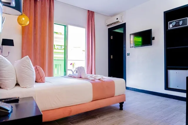 غرفة قياسية بسريرين منفصلين، Hotel Les Ambassadeurs 3/7