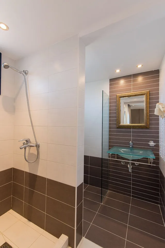 غرفة قياسية ثلاثية بثلاثة أسرّة، Nami Hotel & Suites 3/5