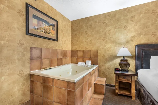 جناح بسرير كينج بحوض جاكوزي، Best Western Plus Inn Of Santa Fe 8/8