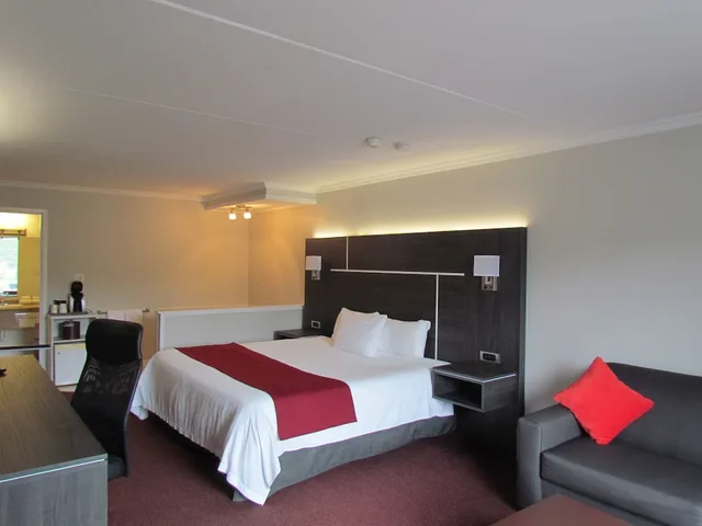 غرفة قياسية بسرير كينج، Rodeway Inn King William 1/10