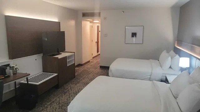 غرفة كلوب بسريرين مزدوجين، The Plaza Hotel Columbus at Capital Square 3/5