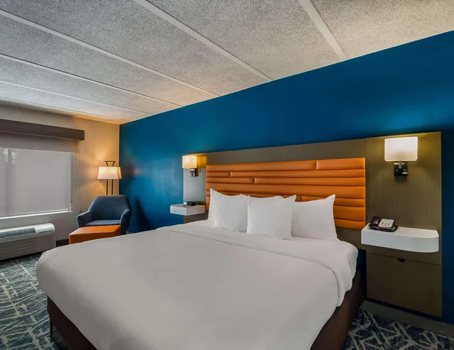 جناح بسرير كينج، Comfort Inn Falls Church - Tysons Corner 5/7