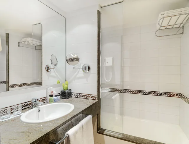 غرفة قياسية بإطلالة جزئية على البحر، H10 Blue Mar - Adults Only 4/5