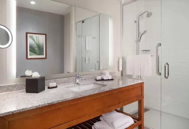 جناح بسريرين كوين بغرفتين مع أريكة، Embassy Suites By Hilton Sarasota Fl 4/4
