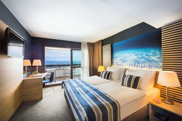 Superior Twin Room - Sea View - With Additional Bed، Hotel Admiral 1/3