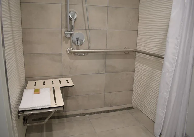 غرفة بسرير كينج لذوي الإعاقة، Doubletree By Hilton Managua 8/8