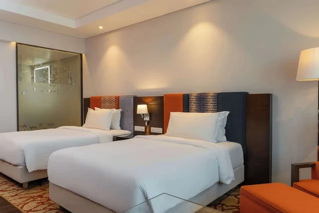 غرفة بريميوم بسريرين كوين بإطلالة على البحر بشرفة، Radisson Blu Hotel, Conakry 5/10