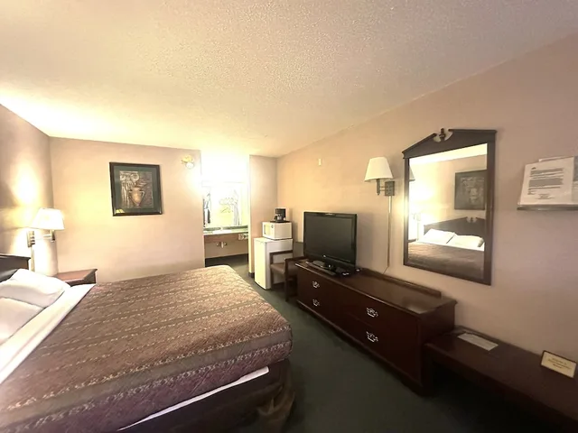 غرفة بسرير كينج للمدخنين، OYO Hotel East Macon I-75 5/10