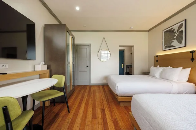 غرفة بسريرين كوين بإطلالة على الحديقة، Inn Marin and Suites, an Ascend Collection Hotel 2/8
