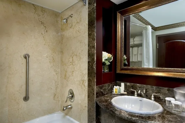 Room, 2 Queen Beds, Radisson Hotel Toronto Airport West 2/2