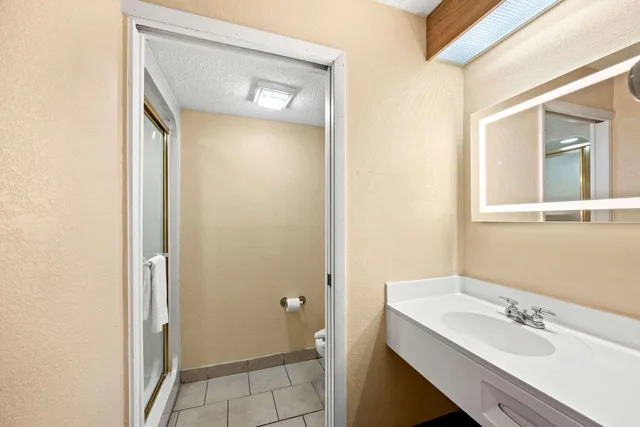 Room, King Bed, Smoking, Econo Lodge London North 5/5