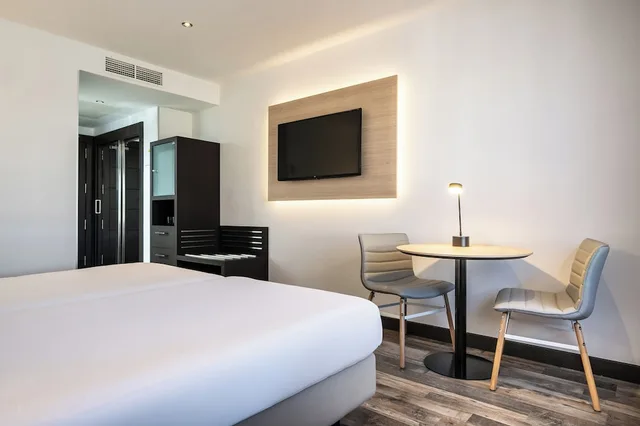 غرفة قياسية بسريرين منفصلين، Hotel Cadiz Paseo Del Mar Affiliated By Melia 5/7