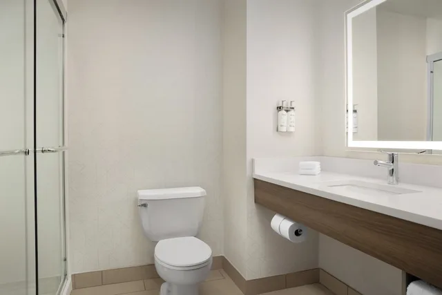 غرفة قياسية بسريرين كوين، Holiday Inn Express Hotel Suites Chambersburg 5/7