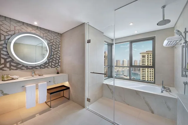 2 Bedrooms, Skyline, Suite, Panoramic View, Balcony، Hilton Doha The Pearl Residences 5/5