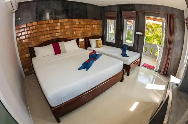 غرفة ثلاثية بسرير مزدوج، Lanta New Beach Bungalows 1/1