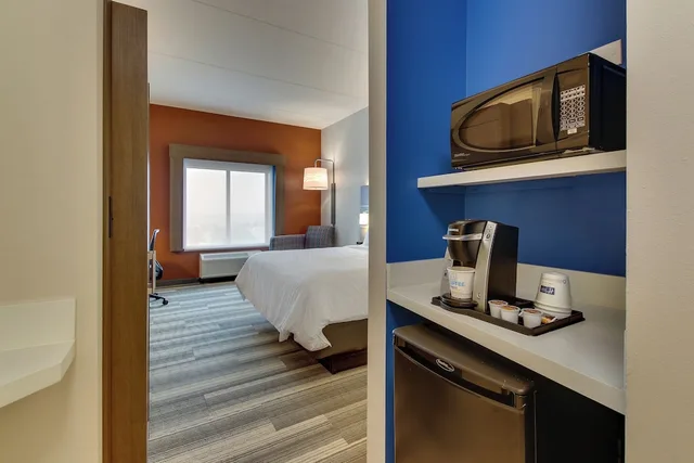 Standard, King Bed, Accessible, Holiday Inn Express & Suites Nashville Metrocenter Downtown 10/10