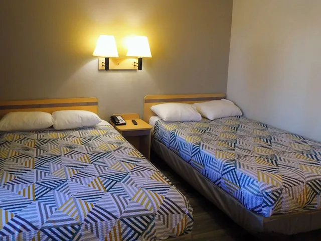 غرفة قياسية بسريرين مزدوجين، Motel6 Ontario, OR 1/3