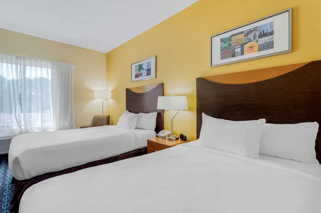 غرفة قياسية بسريرين كوين، Comfort Inn & Suites Corbin North 1/10