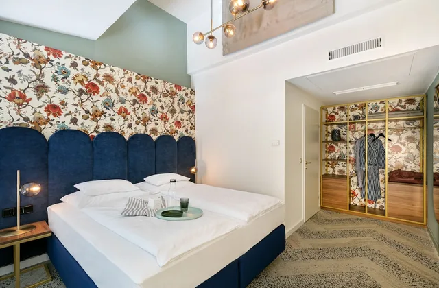 Junior Suite, King Bed, Sofa, Arcotel Wimberger 1/1