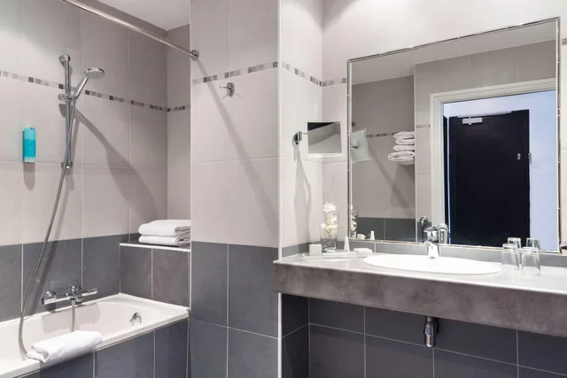 Superior, Triple, King Bed, Best Western Plus Hotel Massena Nice 5/6