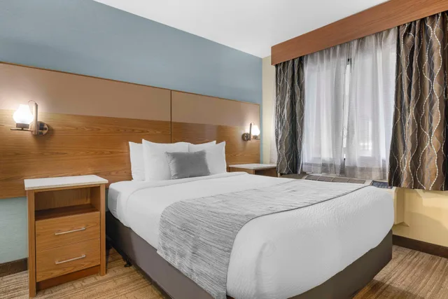 Room, Queen Bed, Accessible, Best Western Carlsbad by the Sea 1/2