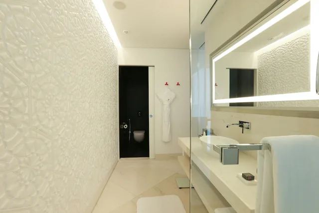 Standard, King Bed, Mondrian Doha 5/7