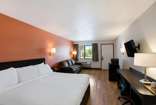 غرفة قياسية بسرير كينج، Quality Inn & Suites Junction, TX 1/4