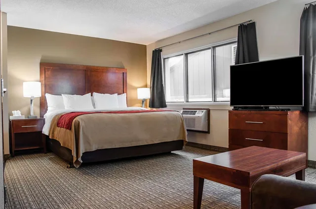 Upgrade, Efficiency, Suite, King Bed, Accessible، Comfort Inn Dickinson, ND 2/3