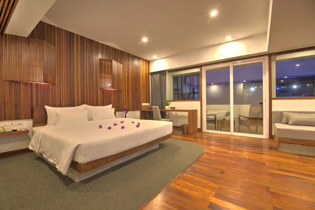 Executive, Suite, King Bed, Pool View, Sofa, Hotel Somadevi Boutique 4/10