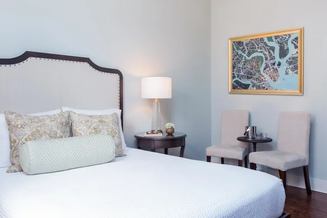 Standard, Queen Bed, Courtyard Area، Elliott House Inn 1/6