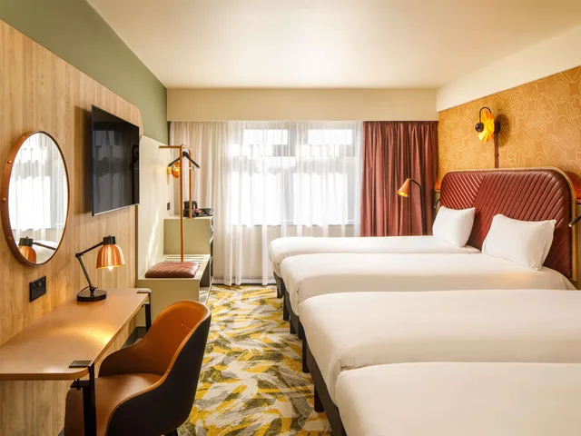 غرفة صغيرة بأربعة أسرّة، ibis Styles York Centre 3/5