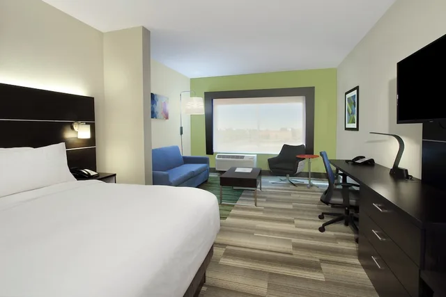 جناح بسرير كينج، Holiday Inn Express And Suites Katy 1/3